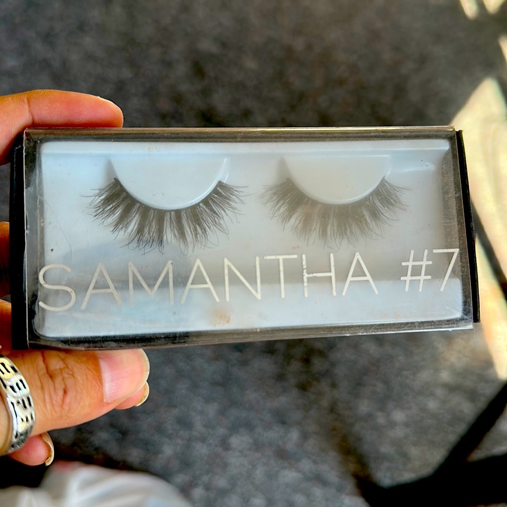 False eyelashes
